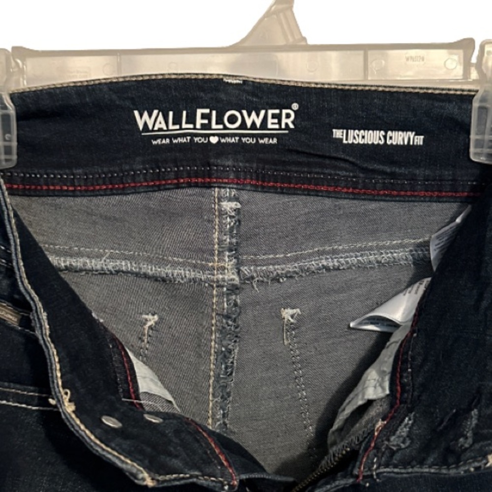 Distressed Jeans - Picture 3 of 4
